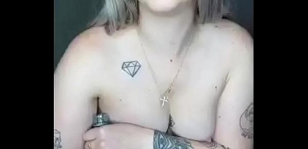  Sexy Aussie Pawg strips naked for views